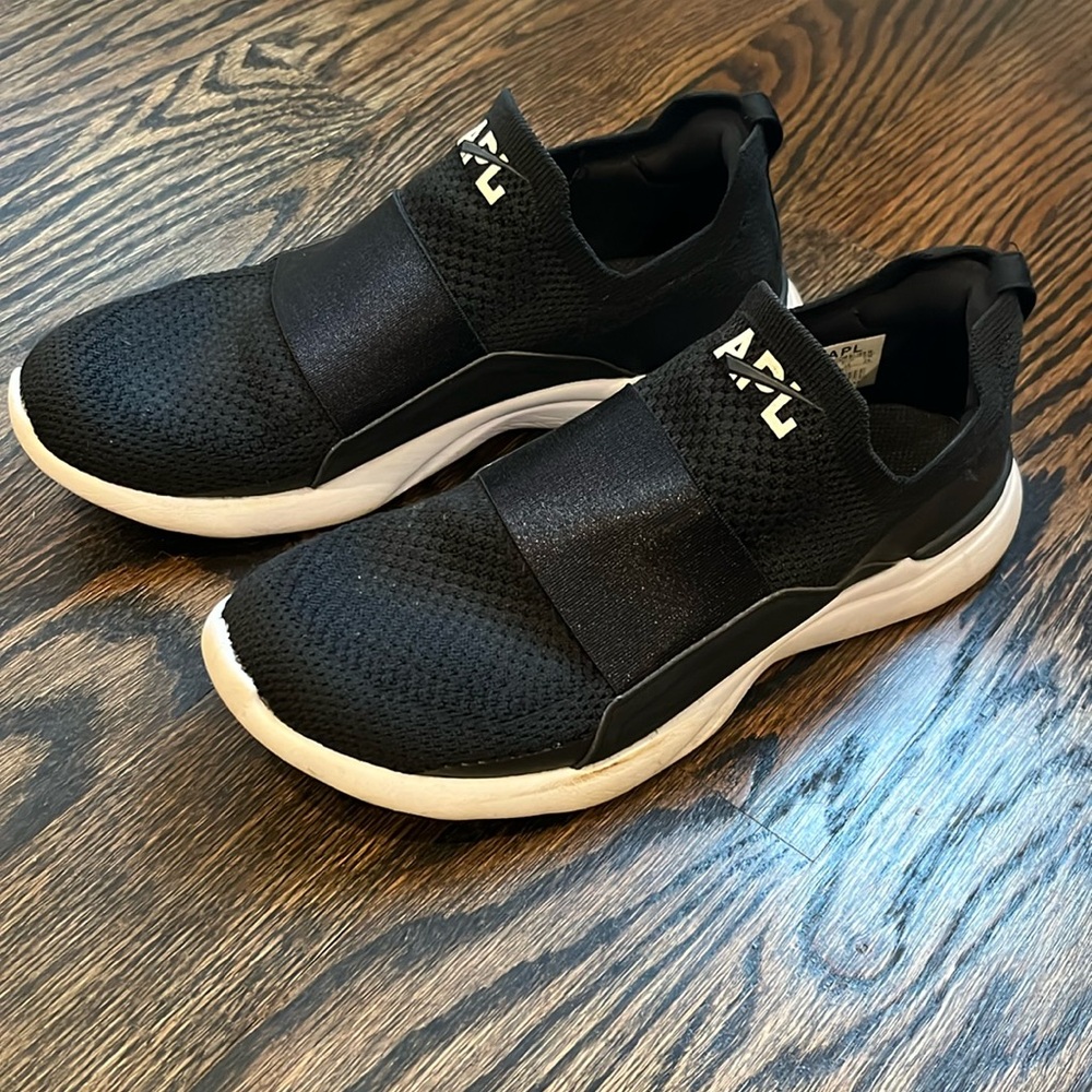 APL Techloom Bliss Slip Ons 7.5 Women